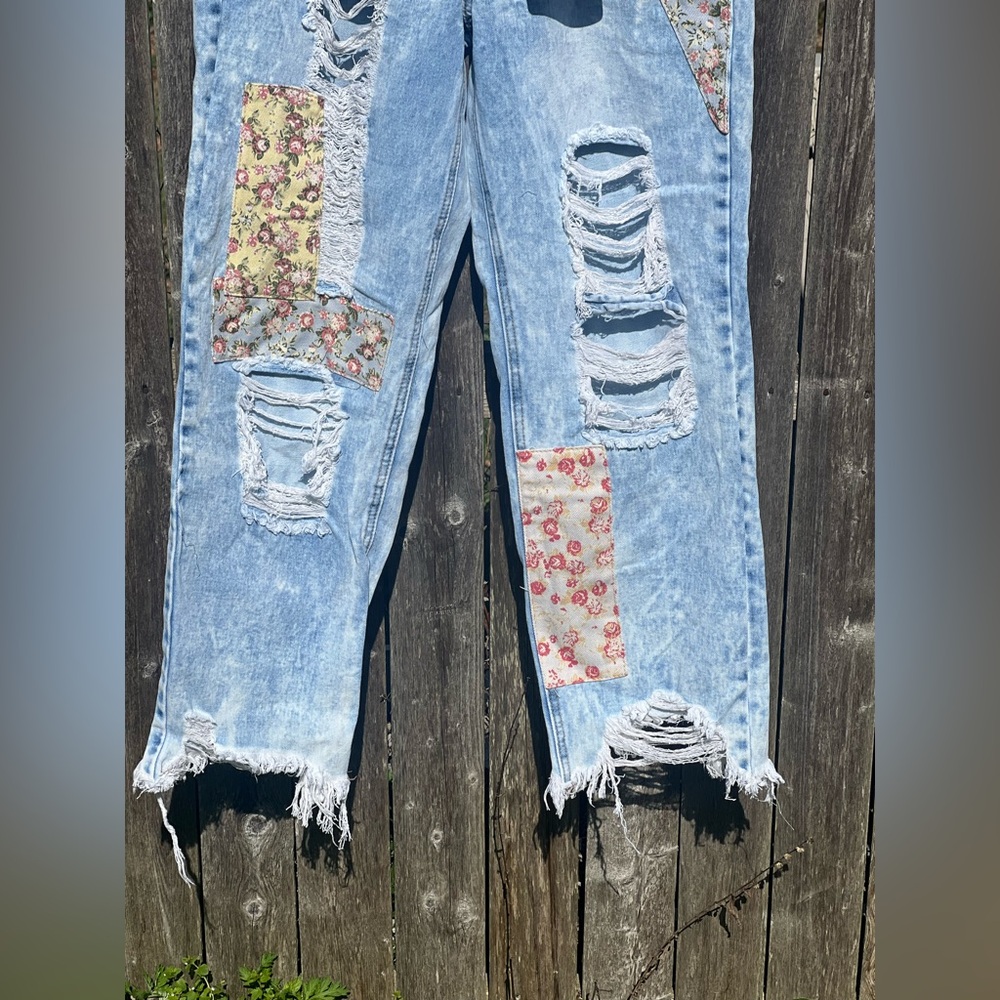 Francesca’s Vintage Almost Famous Harper Heritage Patchwork Acid Wash Jeans NWT - Picture 6 of 16